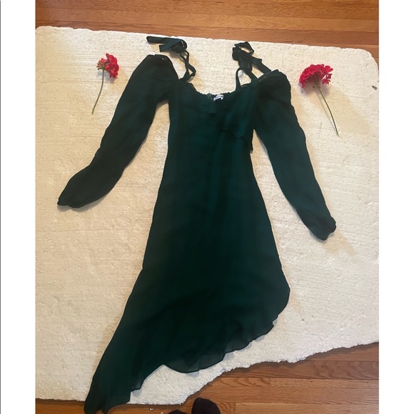 Beautiful emerald Reformation dress. Perfect to dress up or down. Open shoulder - Picture 2 of 3
